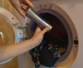 Ela coloca pimenta preta na máquina de lavar roupa, o motivo? Isso realmente é muito útil!