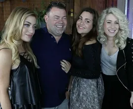 O’G3NE reageert op haatberichten over de relatie van hun vader