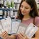 Des astuces ingénieuses pour utiliser des crochets adhésifs dans votre cuisine que vous ne connaissez sans doute pas encore