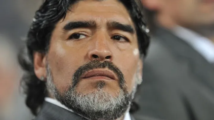 Begrafenisondernemer ontslagen na selfie met overleden Maradona 