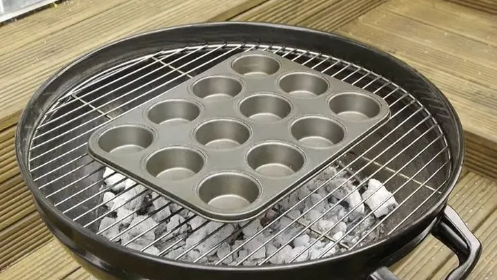 Genio: ¡Coloca un recipiente de pastelito en tu barbacoa y podrás hacer ESTE delicioso plato!