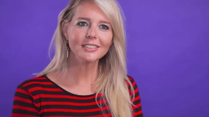 Chantal Janzen deelt mooie foto van babybuikje