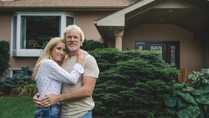 Husband receives photo from his wife, then immediately wants a divorce