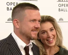 Even kijken: het zoontje van Johnny en Anouk kan al staan