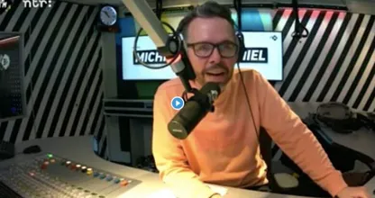 3FM-DJ Michiel woest op ticketdoorverkoper: 'Ik doe agressief, omdat je een ontzettende eikel bent!'