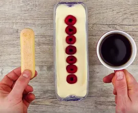 Himbeer-Tiramisu aus der Flasche? Mit diesem genialen Rezept geht das!