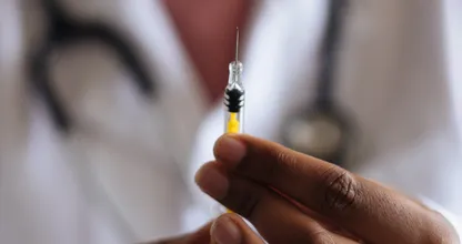 Ziekenhuizen doen onderzoek naar derde coronaprik bij kwetsbare groep