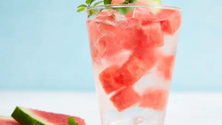 This simple drink will detox your body and give you a flat stomach!