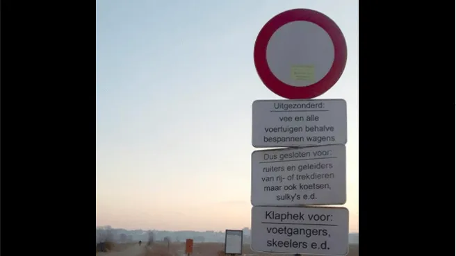 Ehm.... HUH?! Heel Nederland is in de war: wie snapt dit verkeersbord wel in één keer?