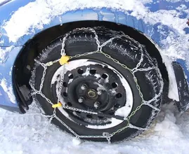 1 op 7 wintersporters gaat zonder sneeuwkettingen de weg op: boetes tot 5000 euro