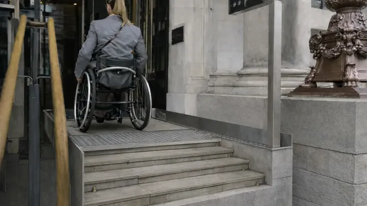 This Lady in a Wheelchair Refused Help at the Stairs — What Happened Next Silenced the Entire Crowd