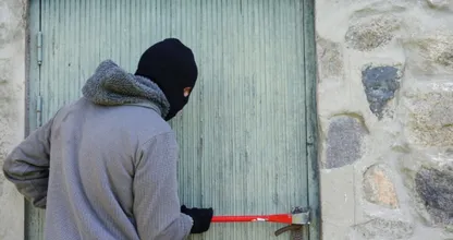 Mit diesen Tricks finden Einbrecher heraus, ob du Zuhause bist, oder nicht!