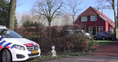 4-jarig meisje ziet hoe nepagenten haar vader mishandelen
