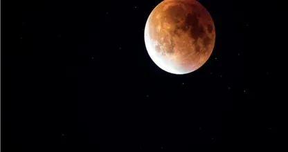 Morgenavond is de langste maansverduistering van de eeuw te zien
