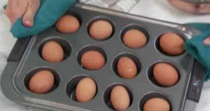 Wie macht sie das bloß? 12 hartgekochte Eier auf einmal kochen und das ohne Topf oder Wasser