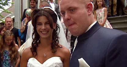 Michael van Gerwen deelt zoetsappig kiekje ter ere van vijfjarig huwelijk