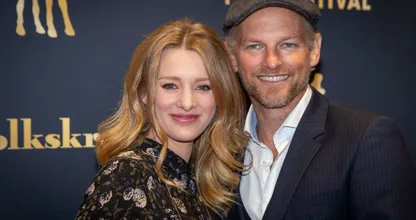 Noortje Herlaar en Barry Atsma zijn de trotse ouders geworden van een meisje