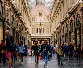 Nederlanders winkelen steeds vaker buiten de binnenstad