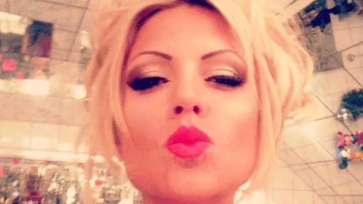 Sophia (30) vond haar middel te breed, dus ze liet vier ribben weghalen...