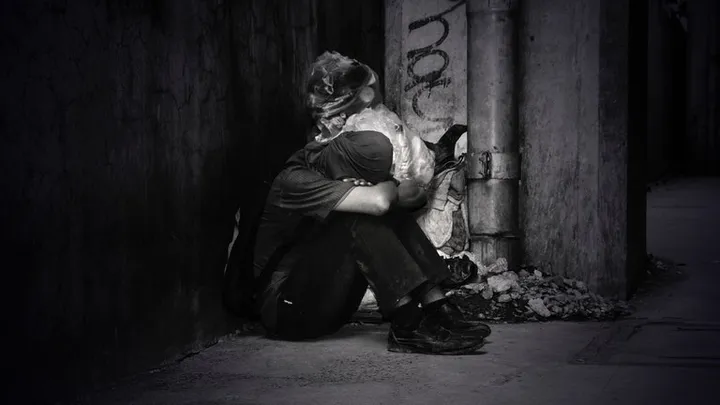 Homeless man reveals his true identity and shocks waitress who brings him food
