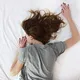 Aha! Das erklärt also wieso man die erste Nacht in einem fremden Bett immer unruhig schläft!