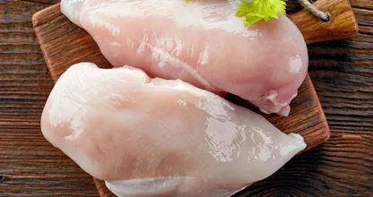 Kennst du die weißen Linien auf Hühnerfilet? Das wird dich nicht erfreuen..