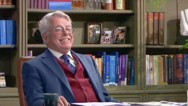 Hilariteit bij Mr. Frank Visser om bizar veel geduld van 71-jarige vrouw