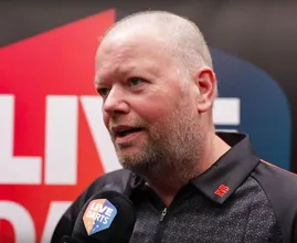 Topdarter Raymond van Barneveld kampt al vier jaar met depressie