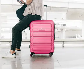 Door personeelstekort ook lange wachtrijen op Eindhoven Airport
