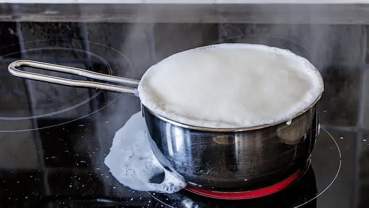 Want to prevent a pot from boiling over? Add THIS ingredient to the water!
