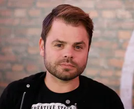 Roel van Velzen stelt nieuwe vriendin voor: ‘Intens gelukkig met alle liefde’