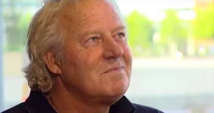 Koos Alberts ontwaakt uit kunstmatige coma