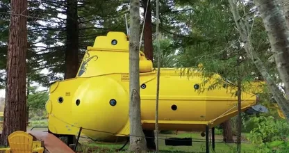 Sieh dir das an: Dieses Ehepaar baute ein Haus in einem außergewöhnlichen U-Boot