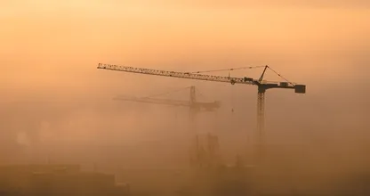 Deze kraanmachinist filmt een wel heel bijzonder natuurfenomeen tijdens zijn werk