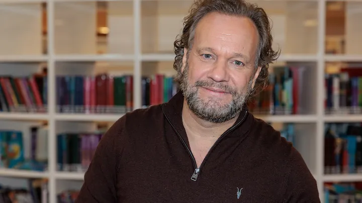 Carlo Boszhard doet aangifte tegen roddelkanalen na claims grensoverschrijdend gedrag
