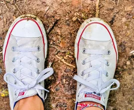 Been sweating in your shoes? This is how you get rid of those nasty smells!