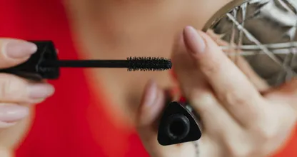 Mit diesem verblüffenden Trick bekommst du lange und volle Wimpern!