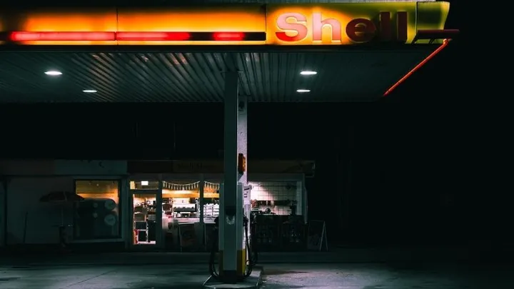Benzineprijs stijgt tot nieuw record: bijna 2 euro per liter
