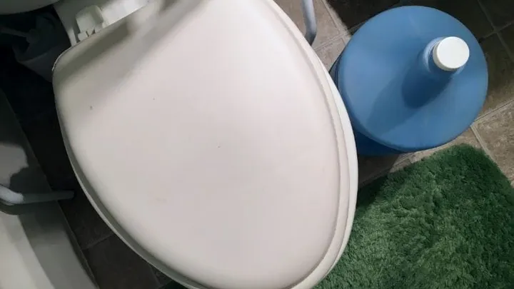 These two common cleaning mistakes make your toilet a true breeding ground for bacteria!