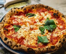 Dit is waarom eten en drinken op vakantie vaak lekkerder is