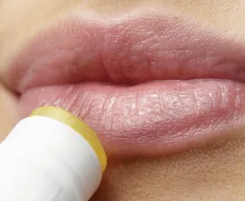 Dít is waarom je deze week geen lippenbalsem moet gebruiken