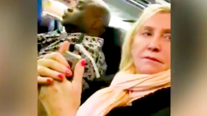 "Ik krijg geen adem!" Vrouw beledigt zwaarlijvige medepassagiers