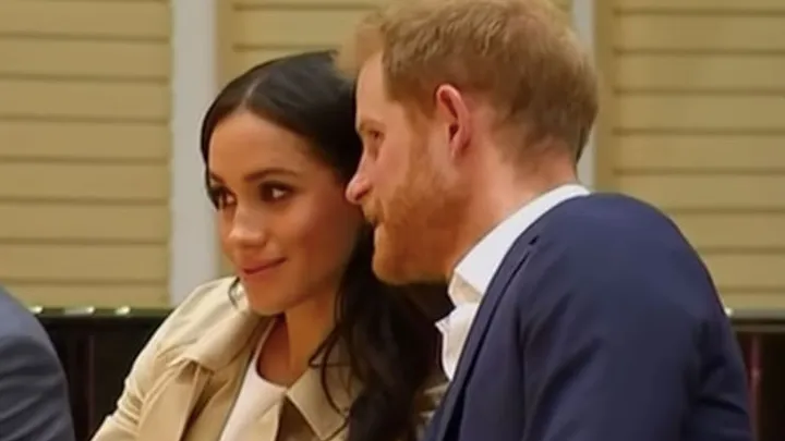 Prins Harry en Meghan Markle verbreken koninklijk protocol om lieve reden