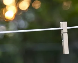 Questo accorgimento con una molletta dovrebbe aiutare ad alleviare il dolore in varie parti del corpo