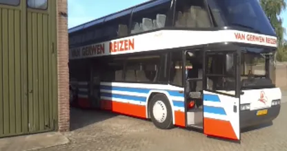 Deze man kocht een oude touringbus, moet je zien wat hij ermee gedaan heeft! Dit willen wij ook!