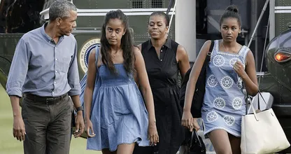 Deze kant van Malia Obama hebben we nog niet gezien... Wat zou haar vader hiervan vinden?