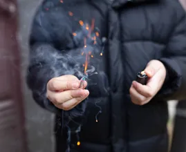 Jongen gewond door gevaarlijke vuurwerkchallenge op TikTok