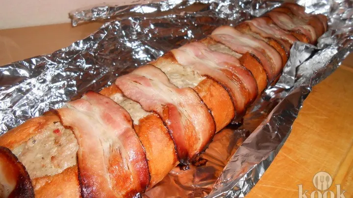 This stuffed baguette is super delicious! A true treat for the entire family!