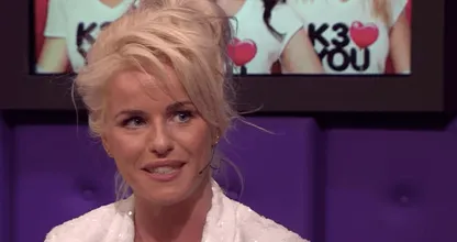 Wauw: oud-K3'er Josje Huisman heeft zichzelf wel een heel wild kapsel aangemeten!