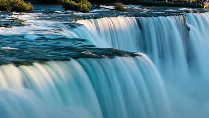 Découverte incroyable après l'assèchement des chutes du Niagara en 1969